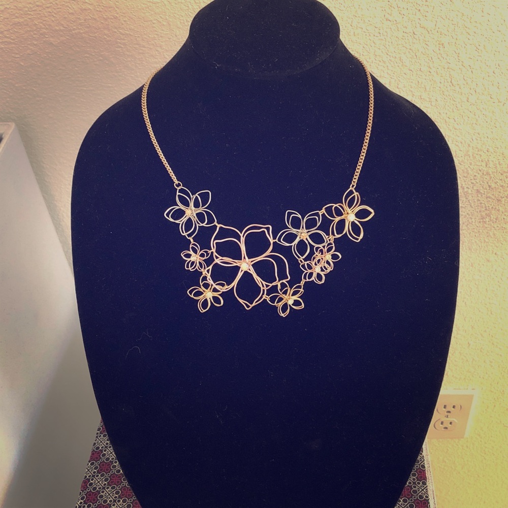 Paparazzi Flower Design Necklace